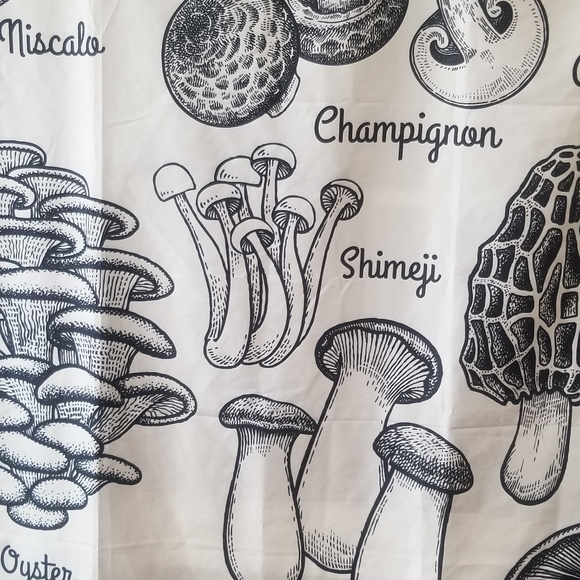 Mushroom Tablecloth - Picture 2 of 4